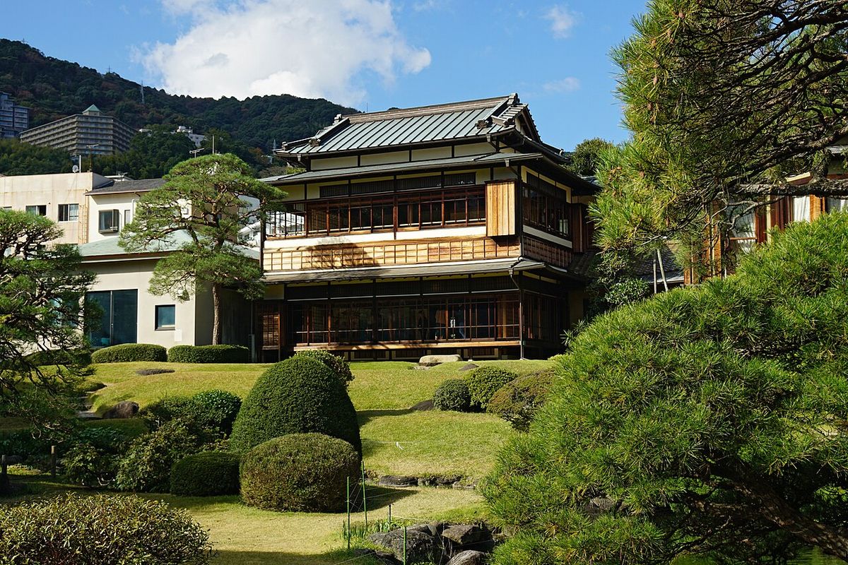 起雲閣の建物全景