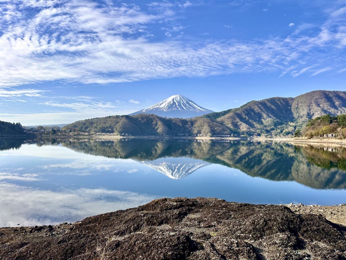 河口湖から眺める富士山の風景