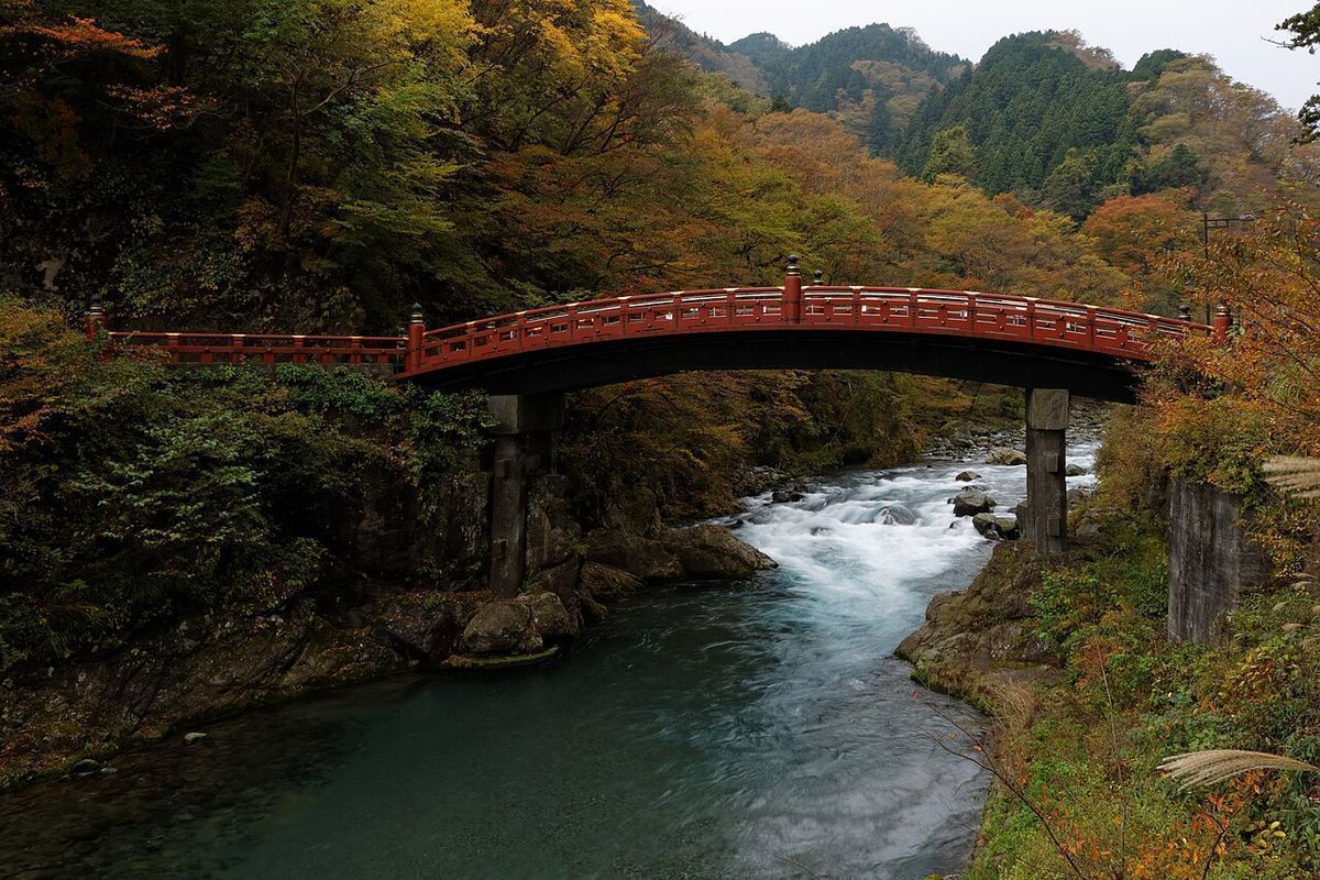 秋の神橋